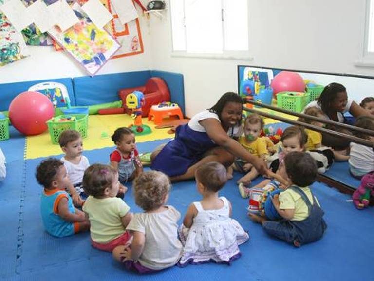 PREFEITURA ABRE 6 VAGAS PARA SELEÇÃO  DE AUXILIAR DE CRECHE – Salário de R$ 1.560,00!