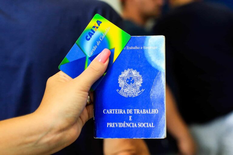 Como consultar o extrato do PIS: Guia prático para verificar seus benefícios